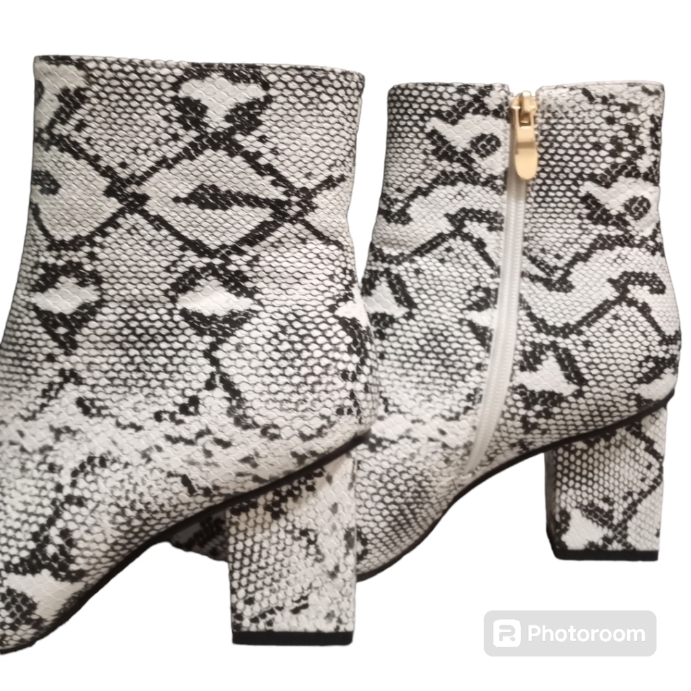 WETKISS Women's Snakeskin Ankle Boots Size 7.5 - Picture 9 of 15